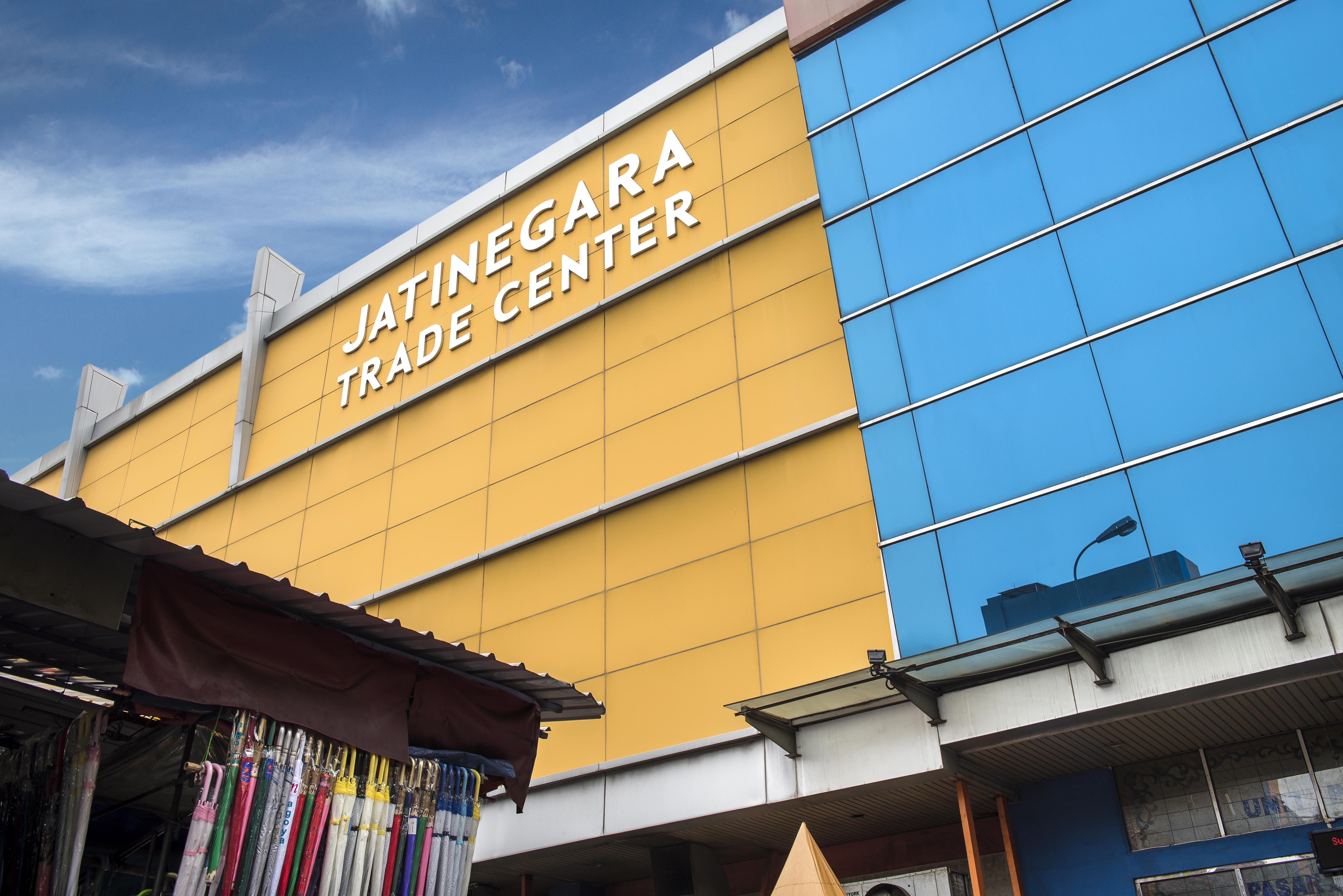 Holiday Inn Express Jakarta Matraman By Ihg Exterior photo